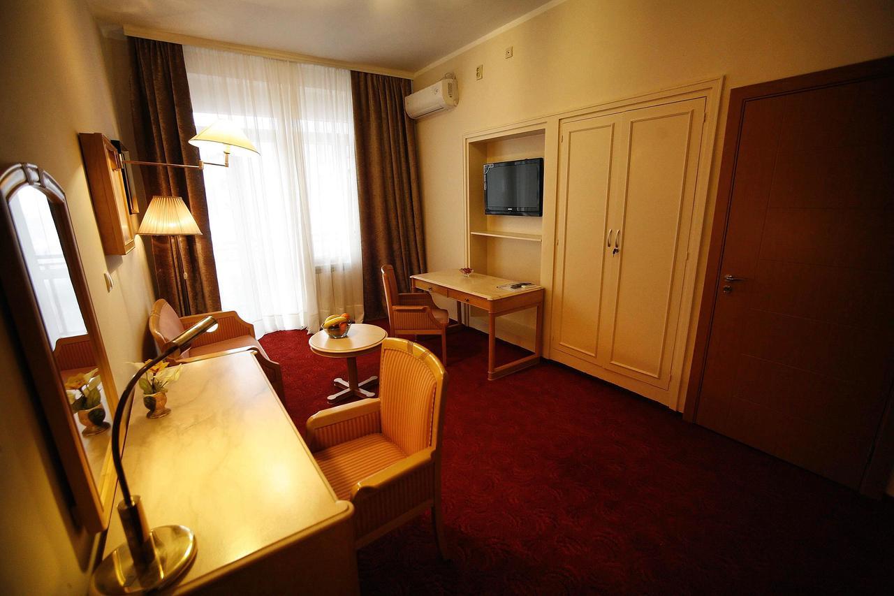 Golden Inn Hotel Majdanpek Exterior photo